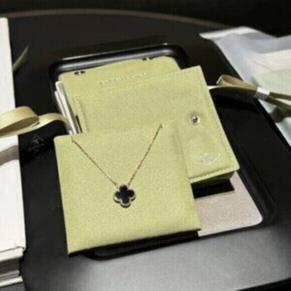 Authentic VCA Van Cleef & Arpels Necklace - Picture 3 of 7